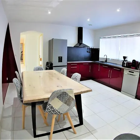 Le Salsero T4 De 93m2 En Centre Avec Billard Clim Prime Video Wifi Fibre Nîmes